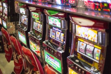 kuncihoki Game Library menu showing Live Casino, Slots, Sportsbook, and Esports tabs on mobile