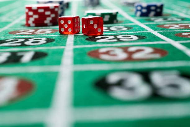 kuncihoki Lightning Dice mobile interface showing betting options, live dealer video, and account balance on phone screen