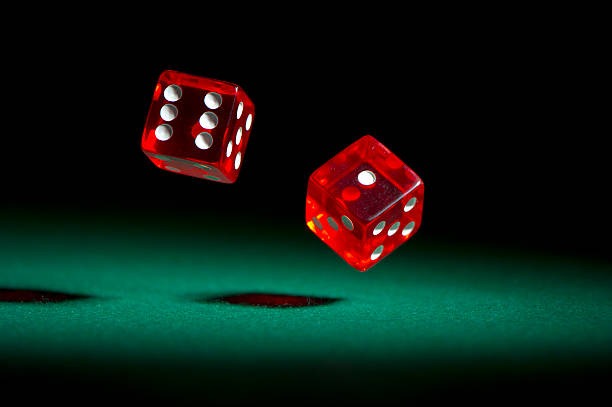 Live dealer blackjack table showing real-time card deals and player stakes on kuncihoki mobile app